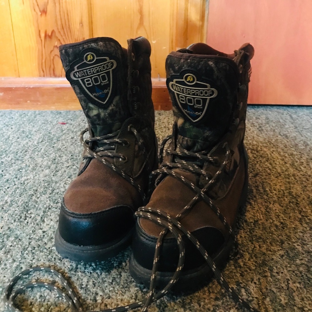 Waterproof 800 grain hiking/hunting boots